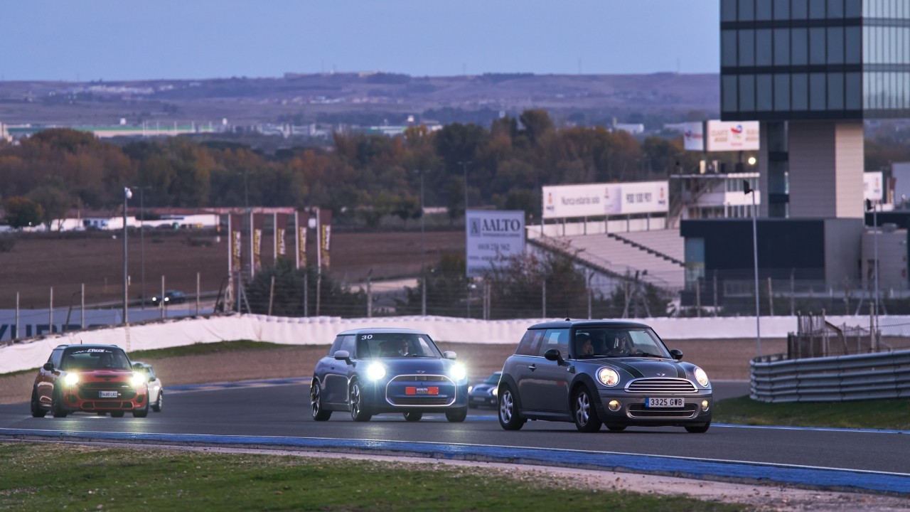 Voltas ao circuito MINI Weekend